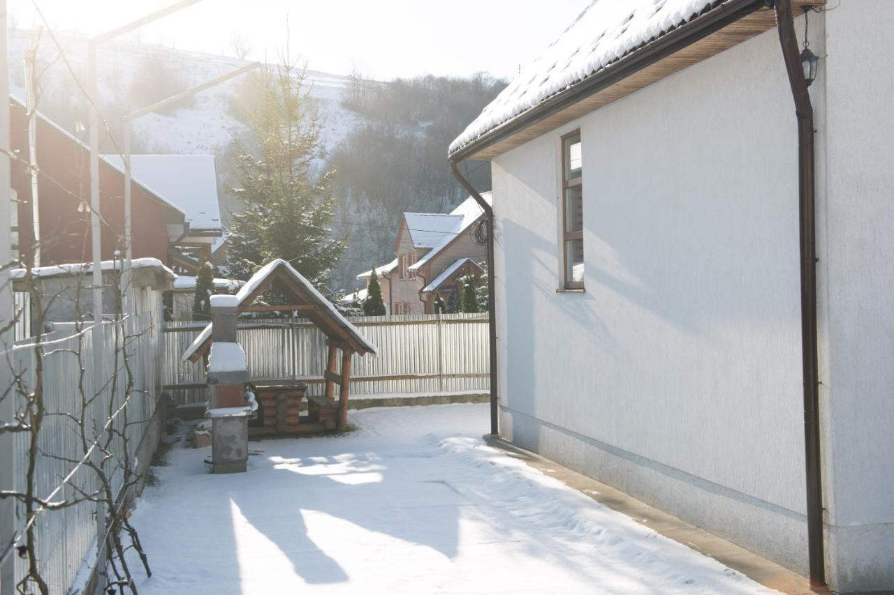Sunhouse Villa Mizhhirya  Exteriör bild